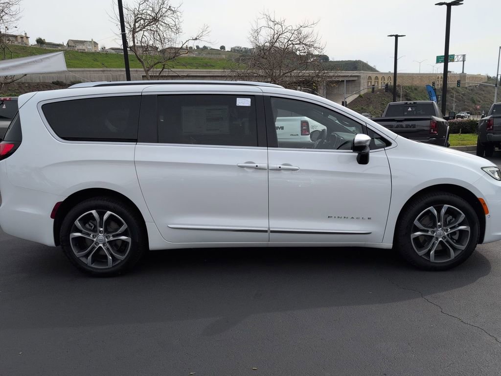 New 2026 Chrysler Pacifica Pinnacle w/ Trailer Tow Group image 4