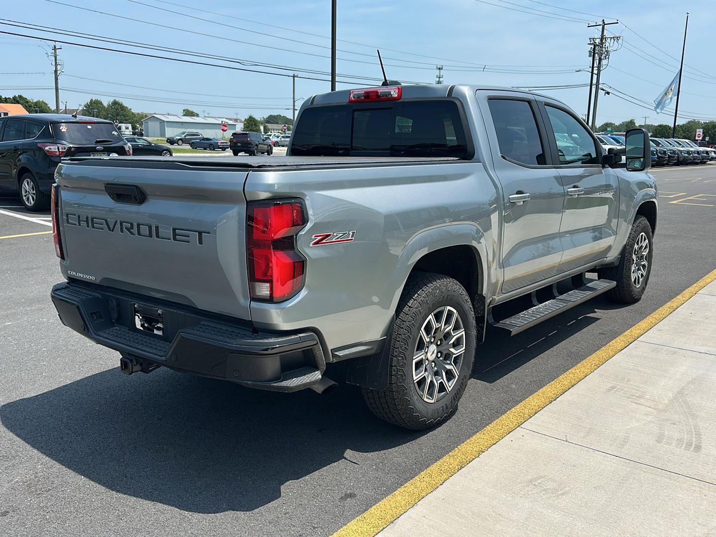Used 2025 Chevrolet Colorado Z71 w/ Technology Package AWD/4WD image 5