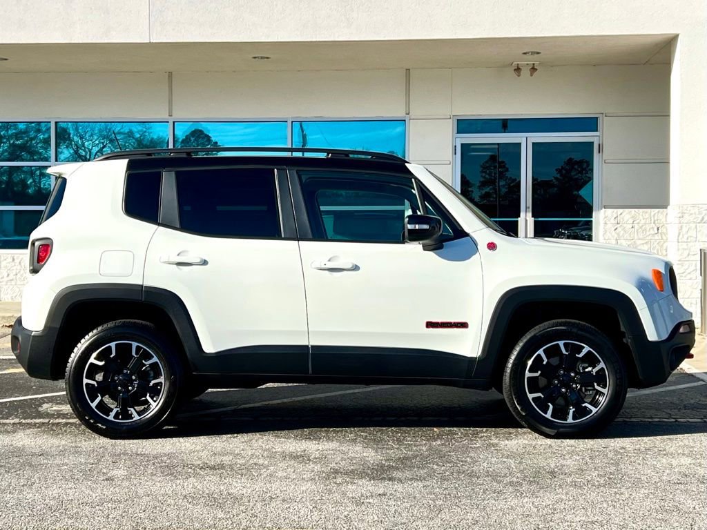 Used 2023 Jeep Renegade Trailhawk image 3