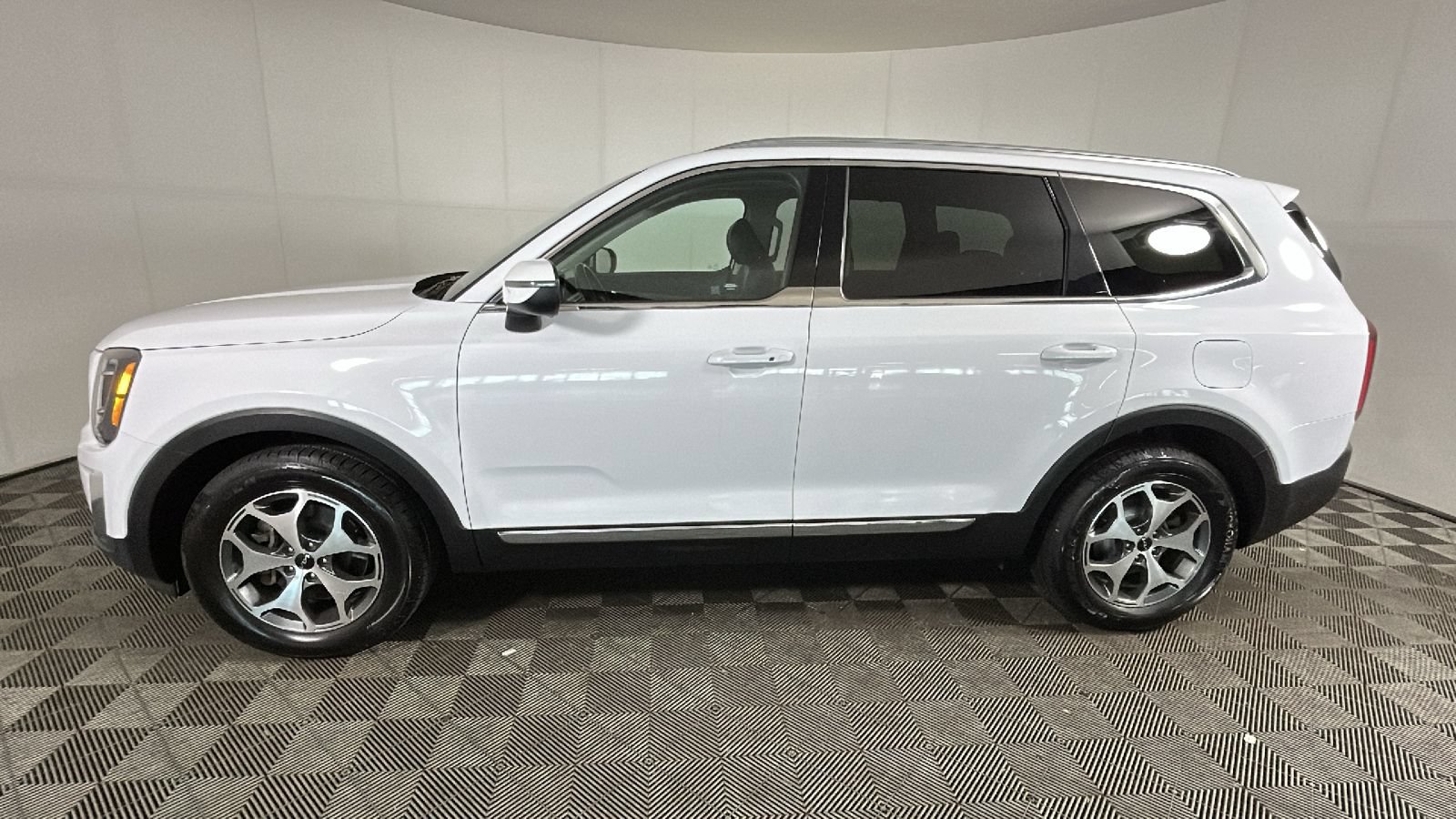Used 2022 Kia Telluride EX FWD image 7