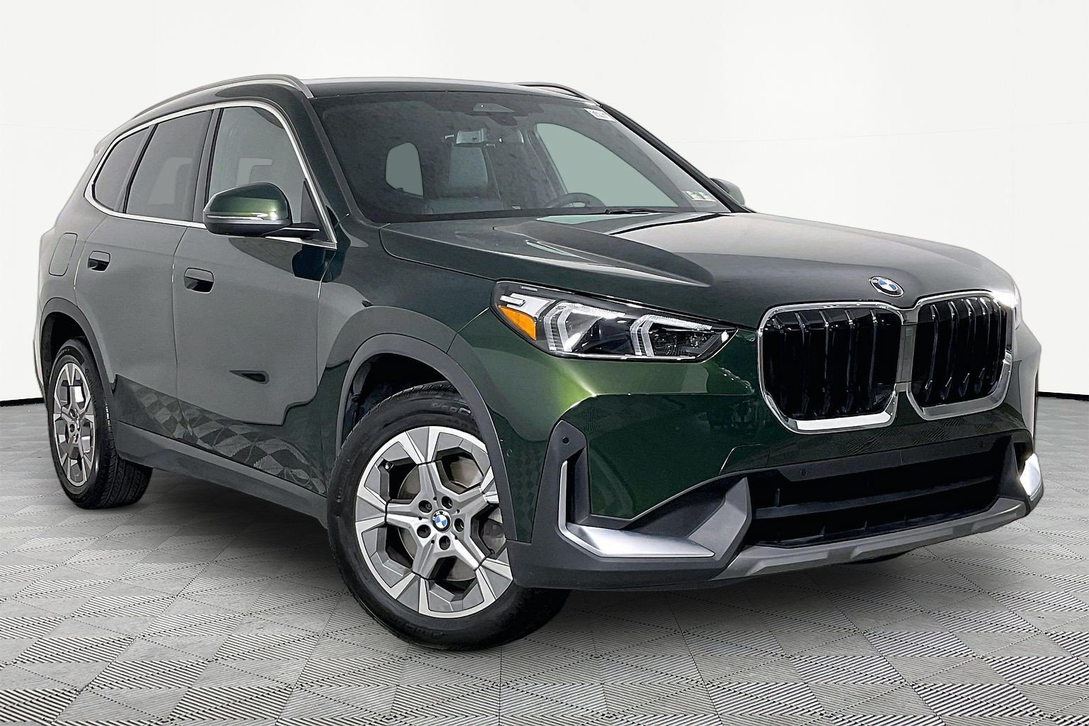 Certified 2023 BMW X1 xDrive28i w/ Convenience Package AWD/4WD image 4