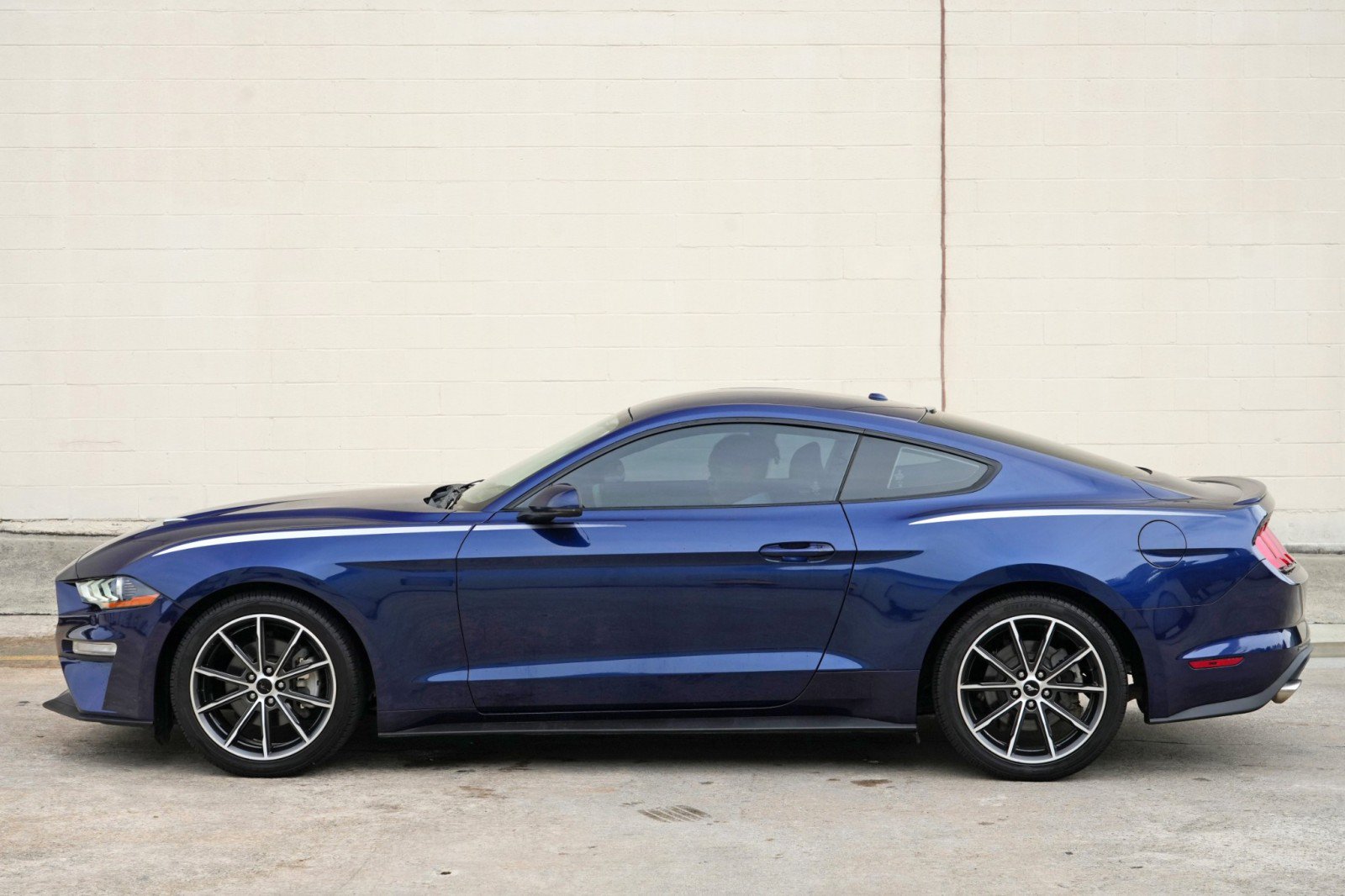 Used 2018 Ford Mustang Premium w/ Equipment Group 201A RWD image 37