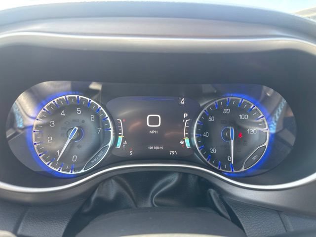 Used 2021 Chrysler Pacifica Touring-L FWD image 14