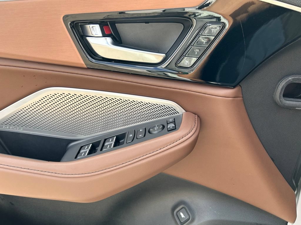 Used 2024 Acura MDX SH-AWD w/ Technology Package image 14