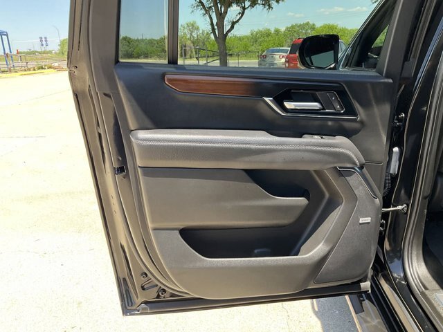 Used 2025 GMC Yukon XL Denali AWD/4WD image 12