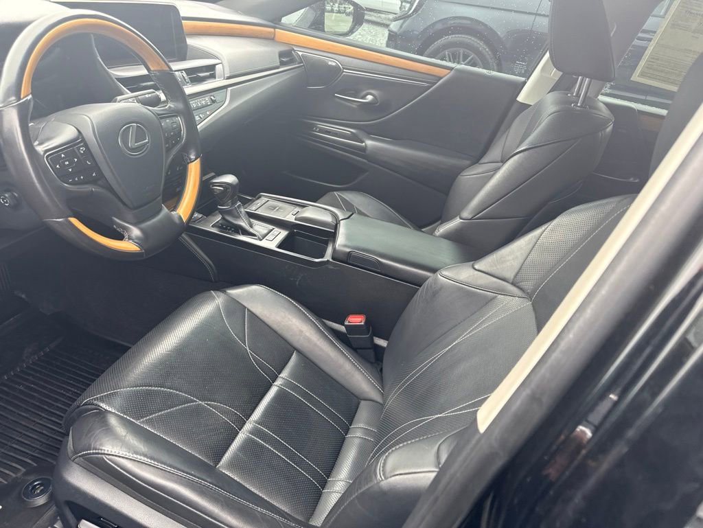 Used 2019 Lexus ES 300h w/ Accessory Package 2 FWD image 3