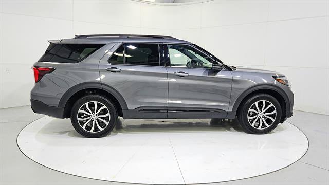Used 2025 Ford Explorer ST-Line AWD/4WD image 9