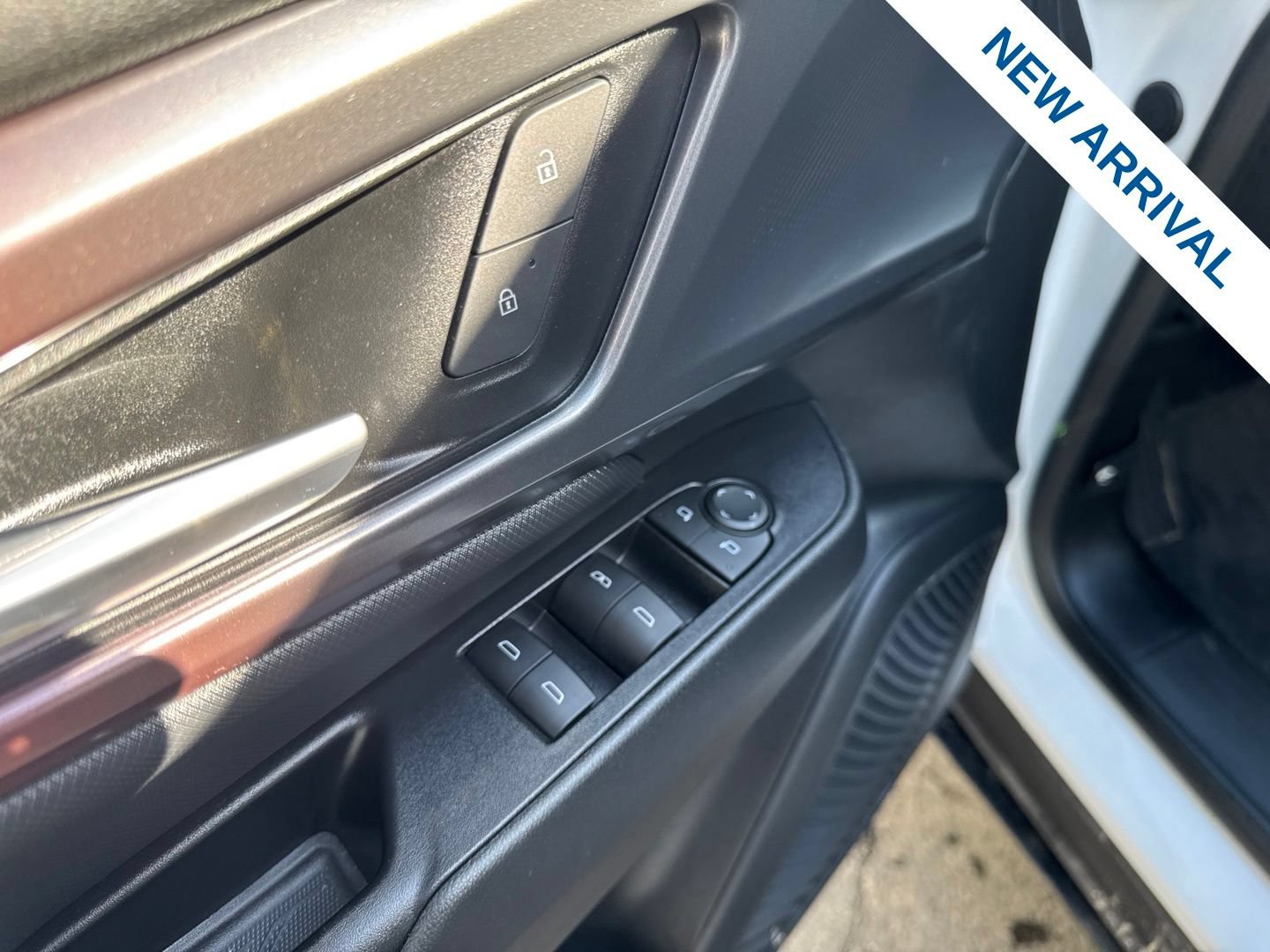 Used 2024 Chevrolet Equinox EV RS FWD image 18