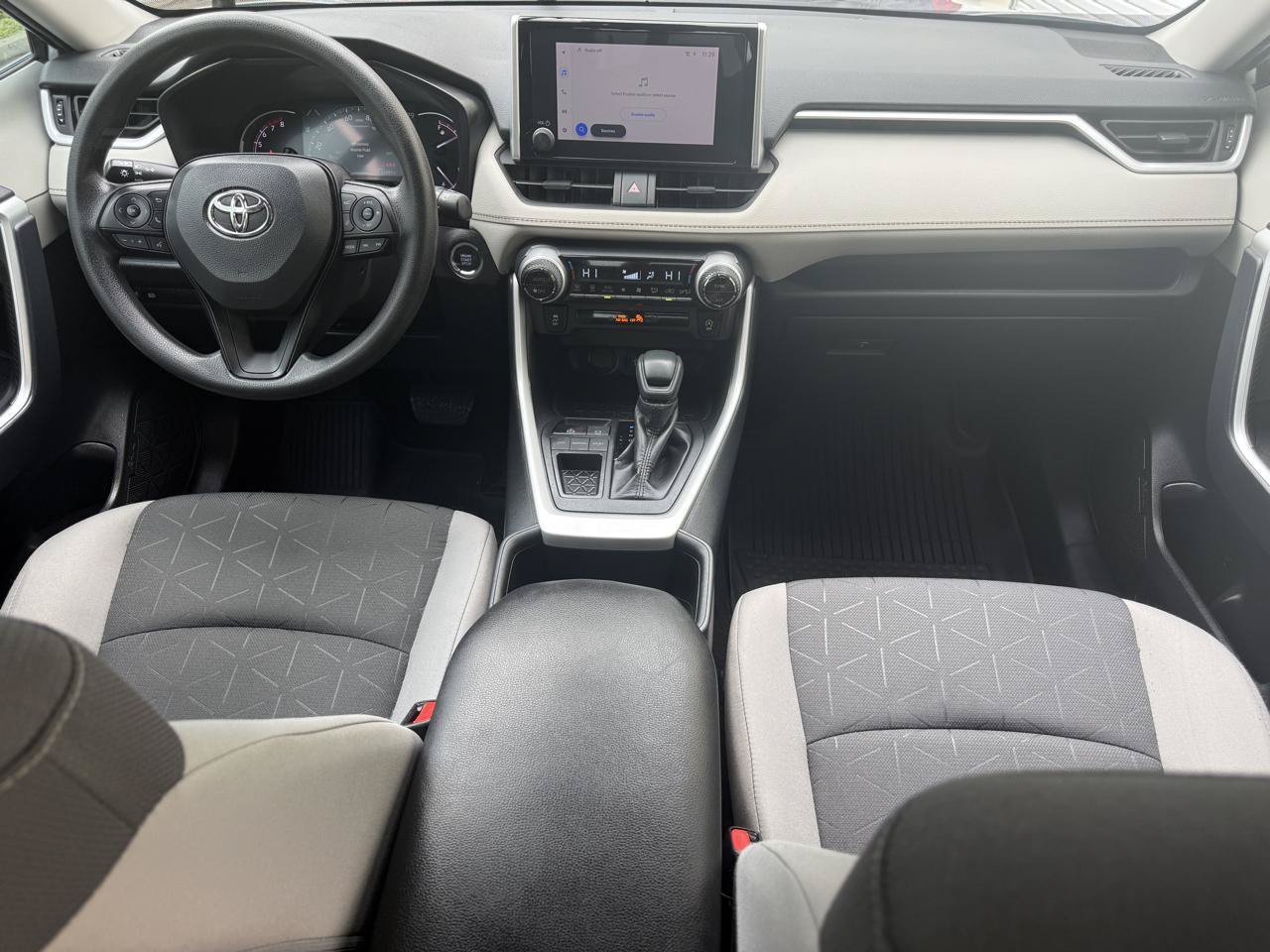 Used 2025 Toyota RAV4 XLE FWD image 11