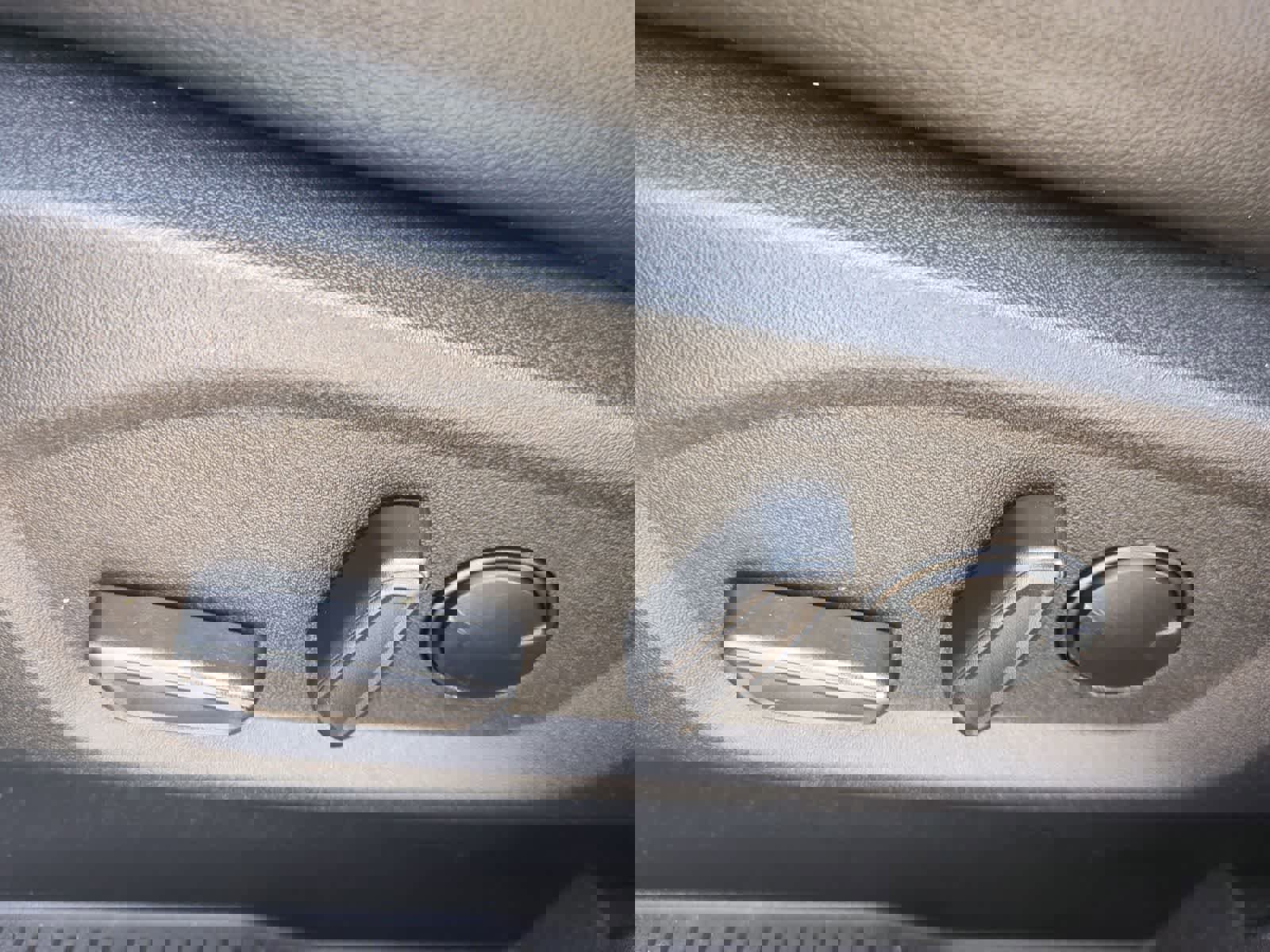 Used 2023 Ford Edge SEL w/ Convenience Package image 17