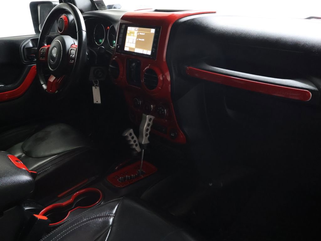 Used 2018 Jeep Wrangler Unlimited Rubicon w/ Connectivity Group image 11