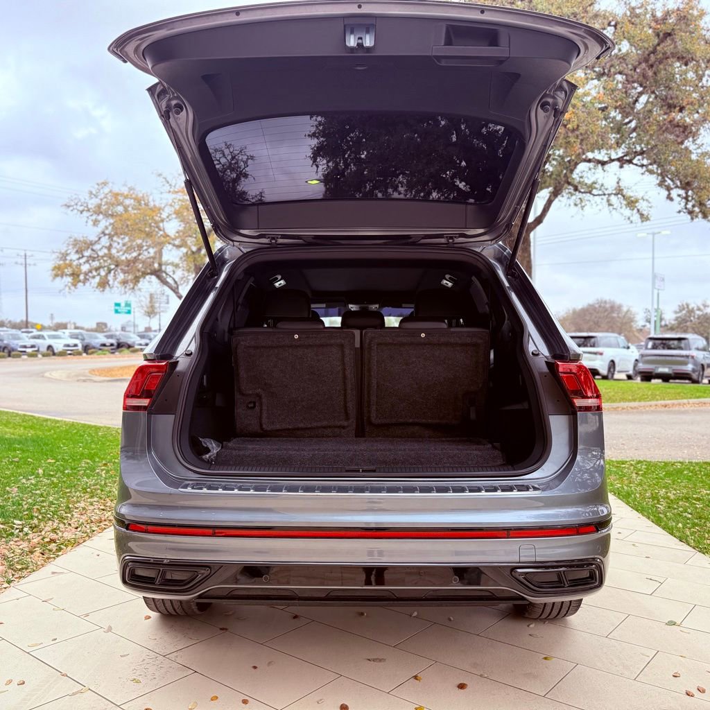 Used 2022 Volkswagen Tiguan SE R-Line image 34