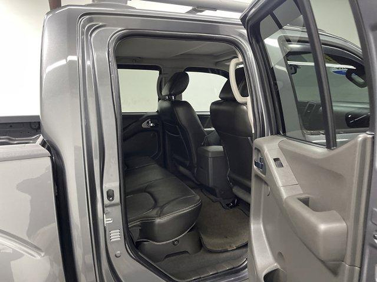 Used 2021 Nissan Frontier PRO-4X w/ Pro-4x Utility Package AWD/4WD image 14