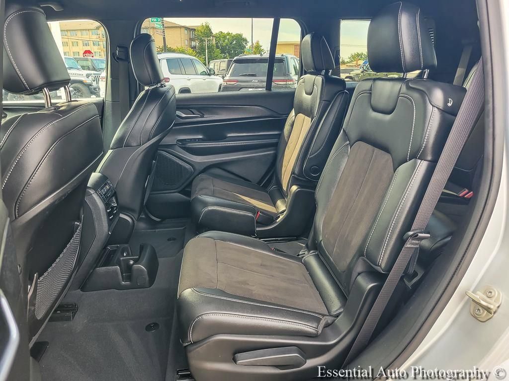 Used 2023 Jeep Grand Cherokee L Laredo AWD/4WD image 17