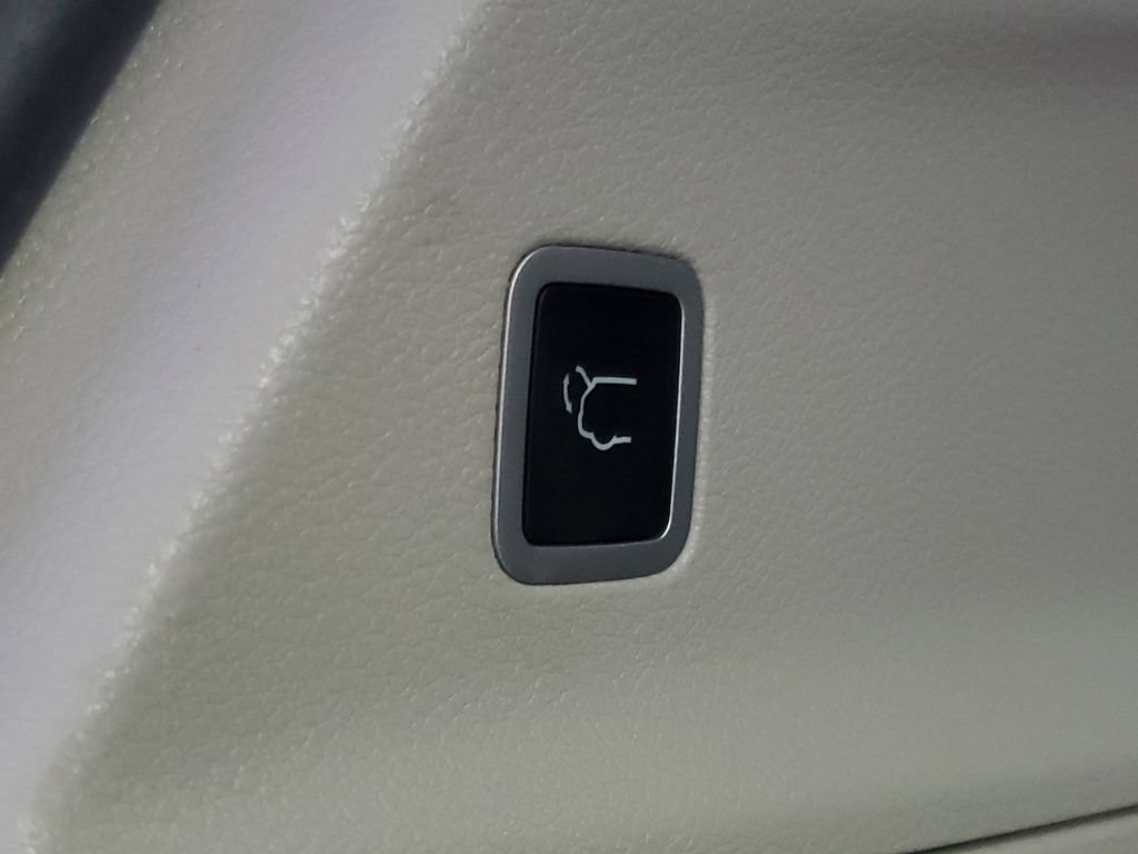 Used 2024 Chrysler Pacifica Touring-L FWD image 12