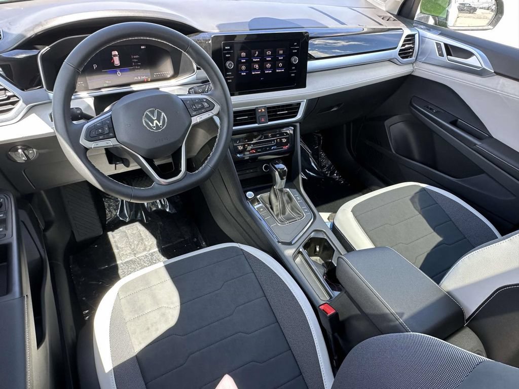 New 2026 Volkswagen Taos SE FWD image 9
