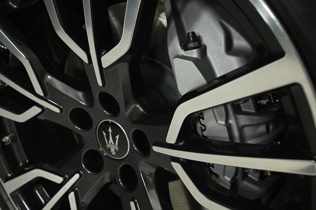 Used 2025 Maserati Grecale GT image 25