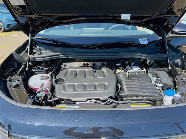 New 2025 Volkswagen Tiguan SE image 29