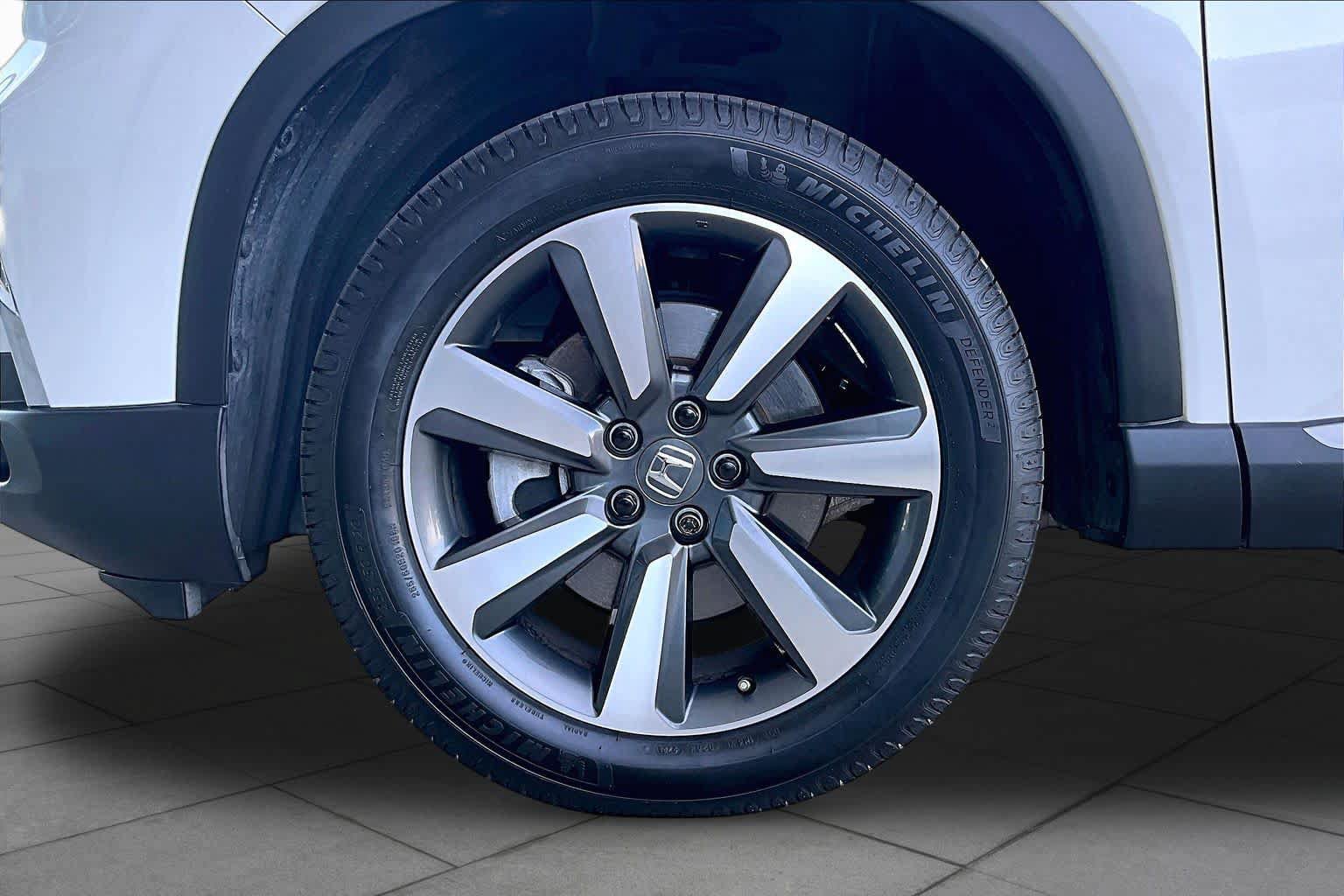 Used 2025 Honda Pilot Touring image 11