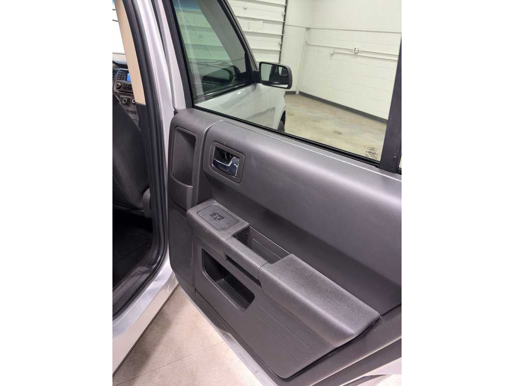 Used 2018 Ford Flex SE FWD image 25