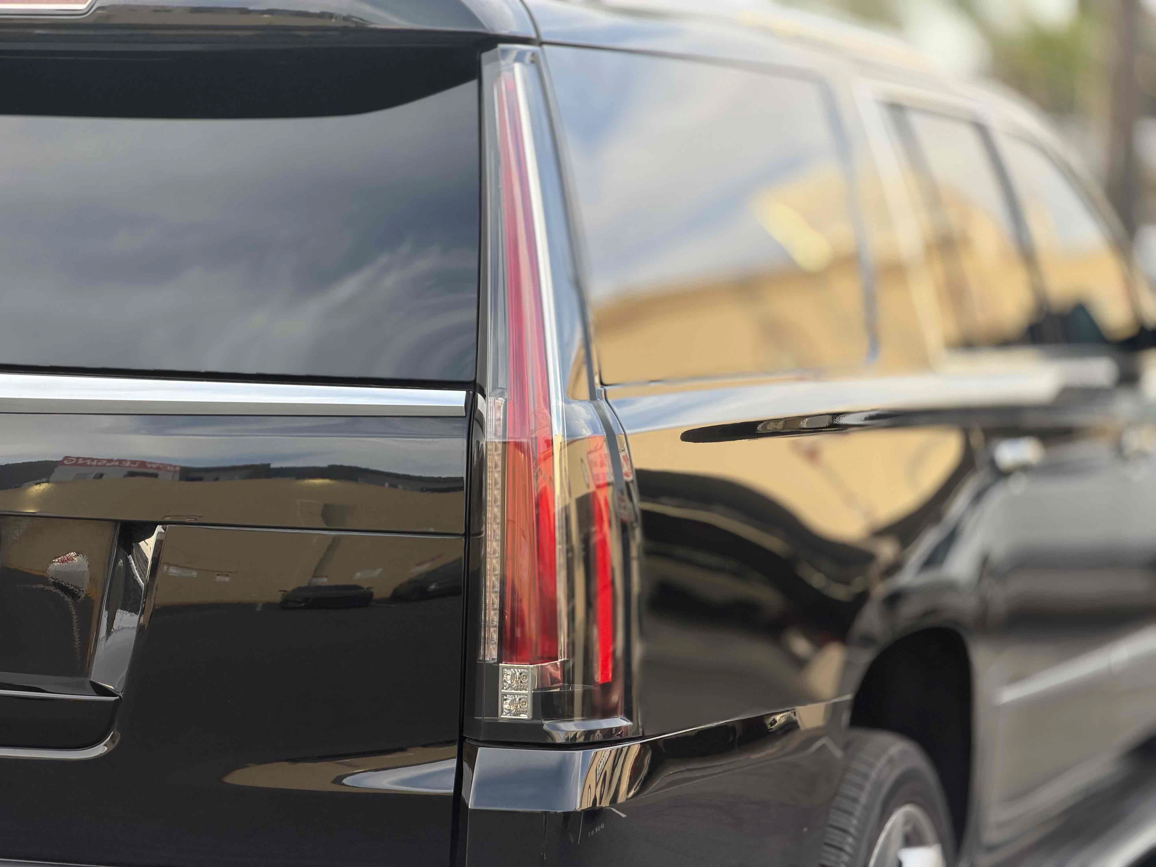 Used 2020 Cadillac Escalade ESV Luxury AWD/4WD image 9