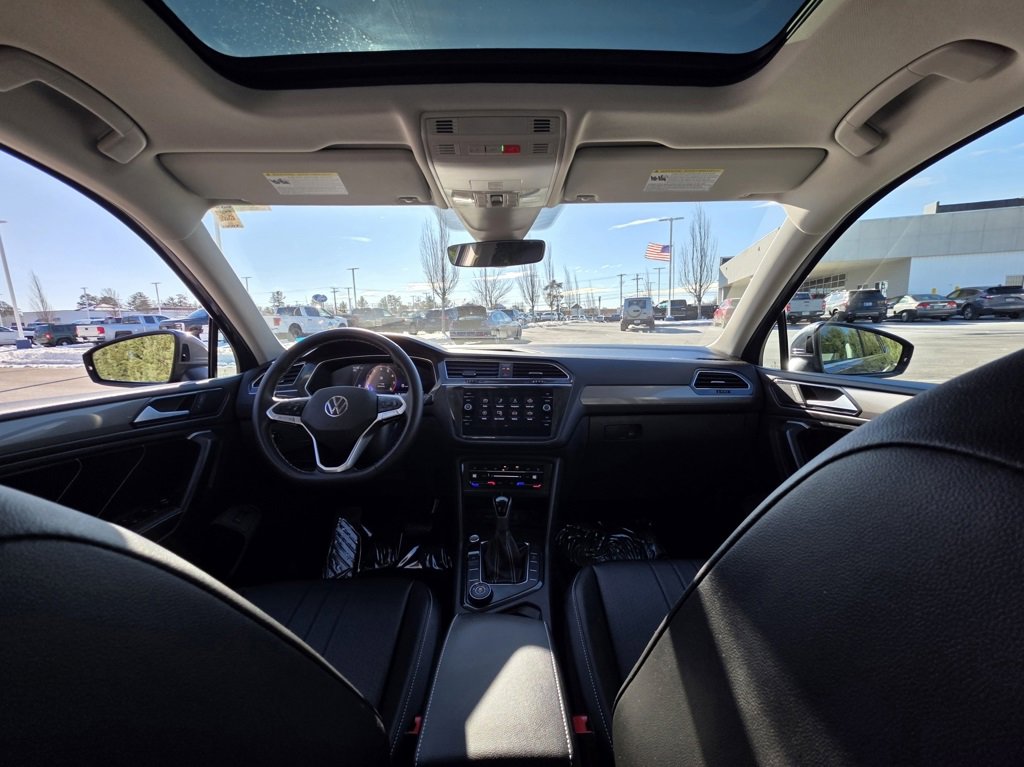 Used 2024 Volkswagen Tiguan SE image 17