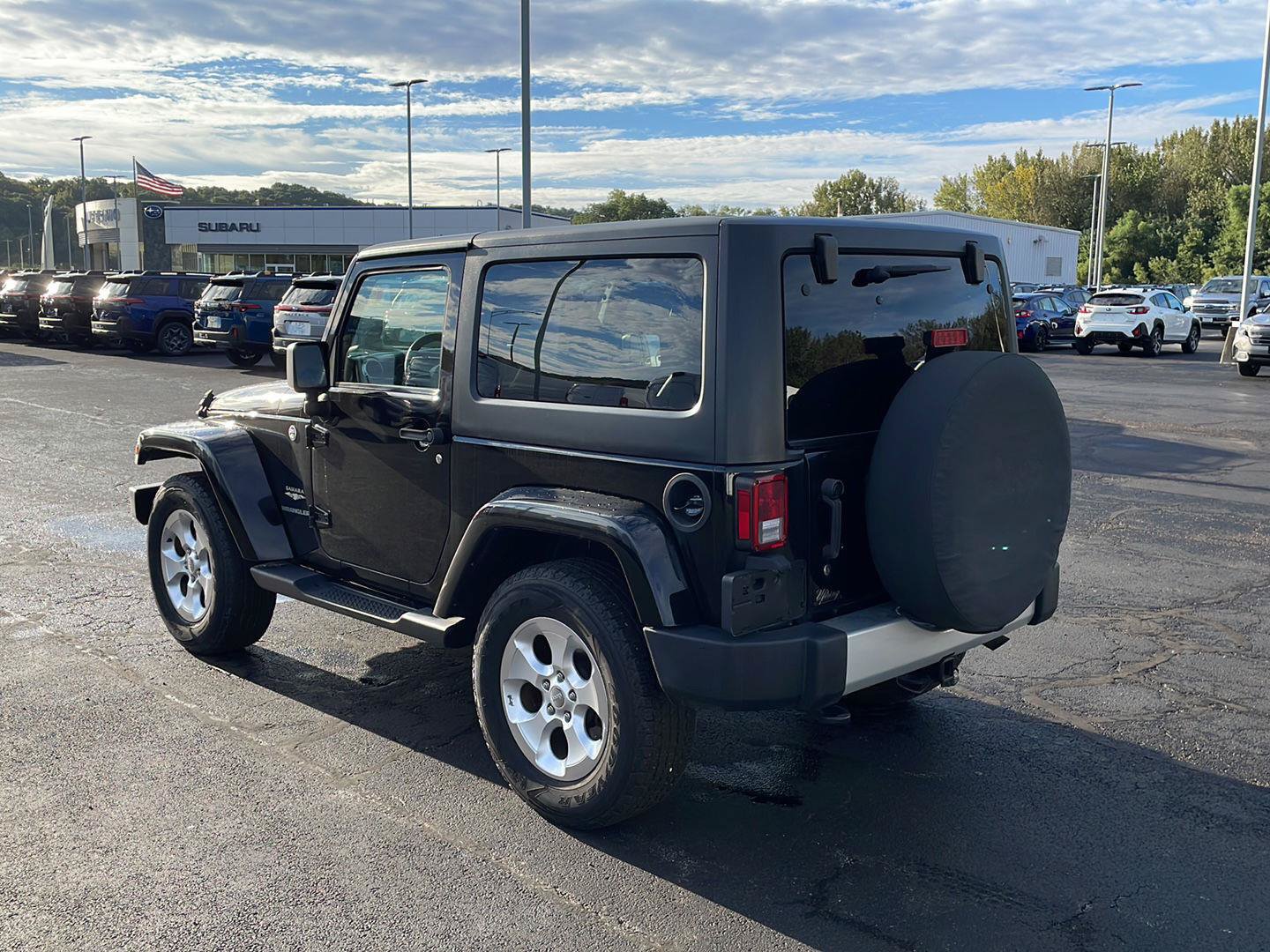 Used 2015 Jeep Wrangler Sahara w/ Connectivity Group AWD/4WD image 3