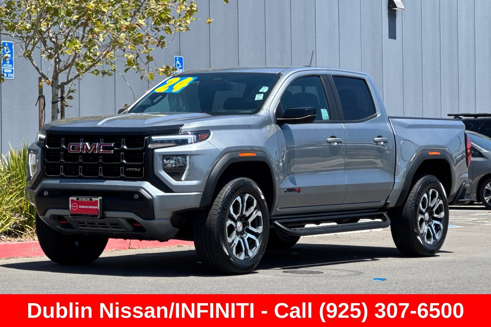 Used 2024 GMC Canyon AT4 w/ AT4 Premium Package AWD/4WD image 8