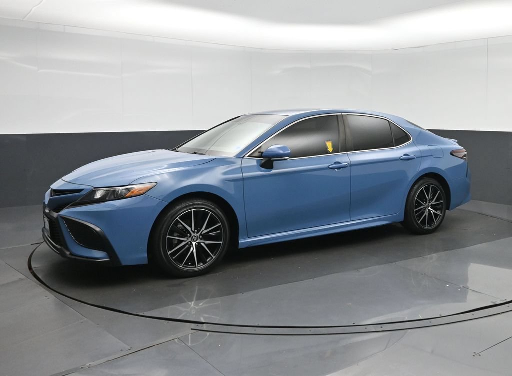 Used 2024 Toyota Camry SE w/ Convenience Package FWD image 3