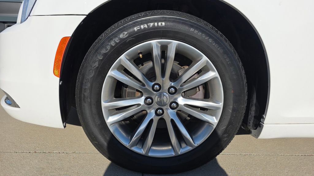 Used 2019 Chrysler 300 Touring w/ Quick Order Package 2EF image 10