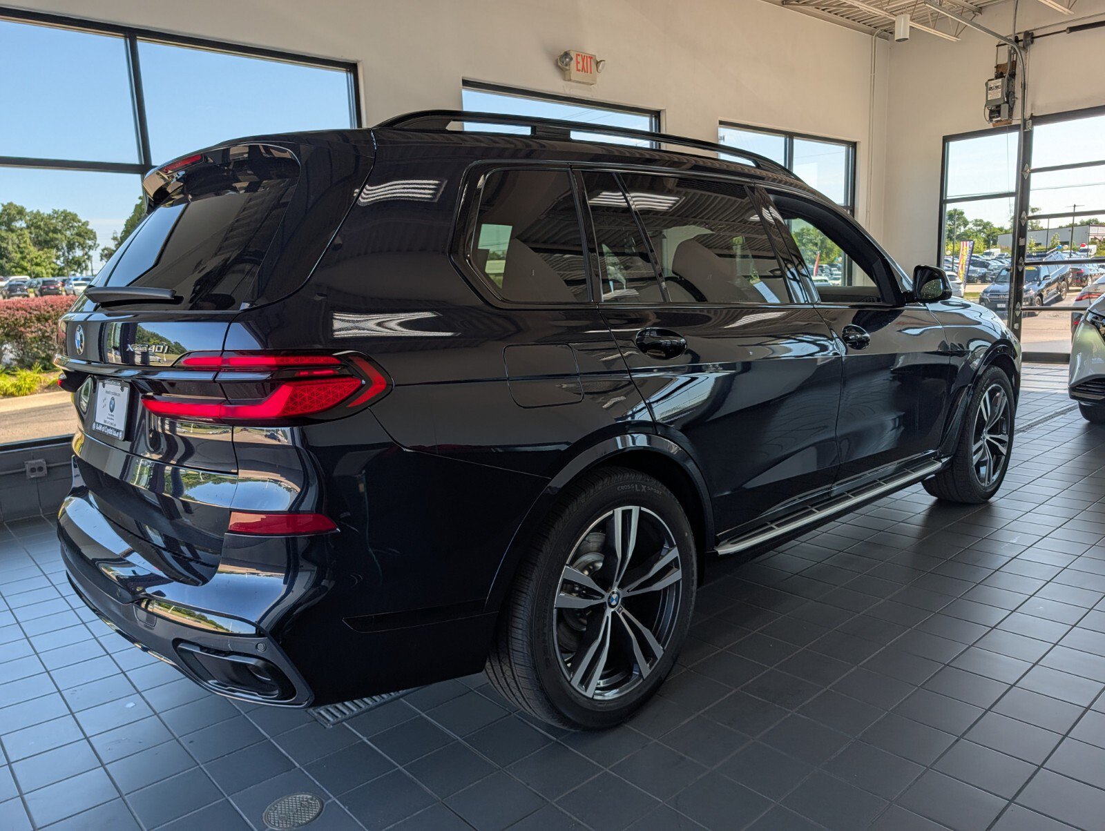New 2027 BMW X7 xDrive40i w/ M Sport Package AWD/4WD image 2