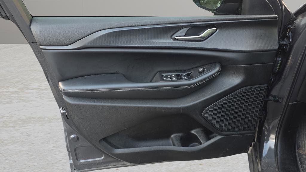 Used 2024 Jeep Grand Cherokee Altitude image 10