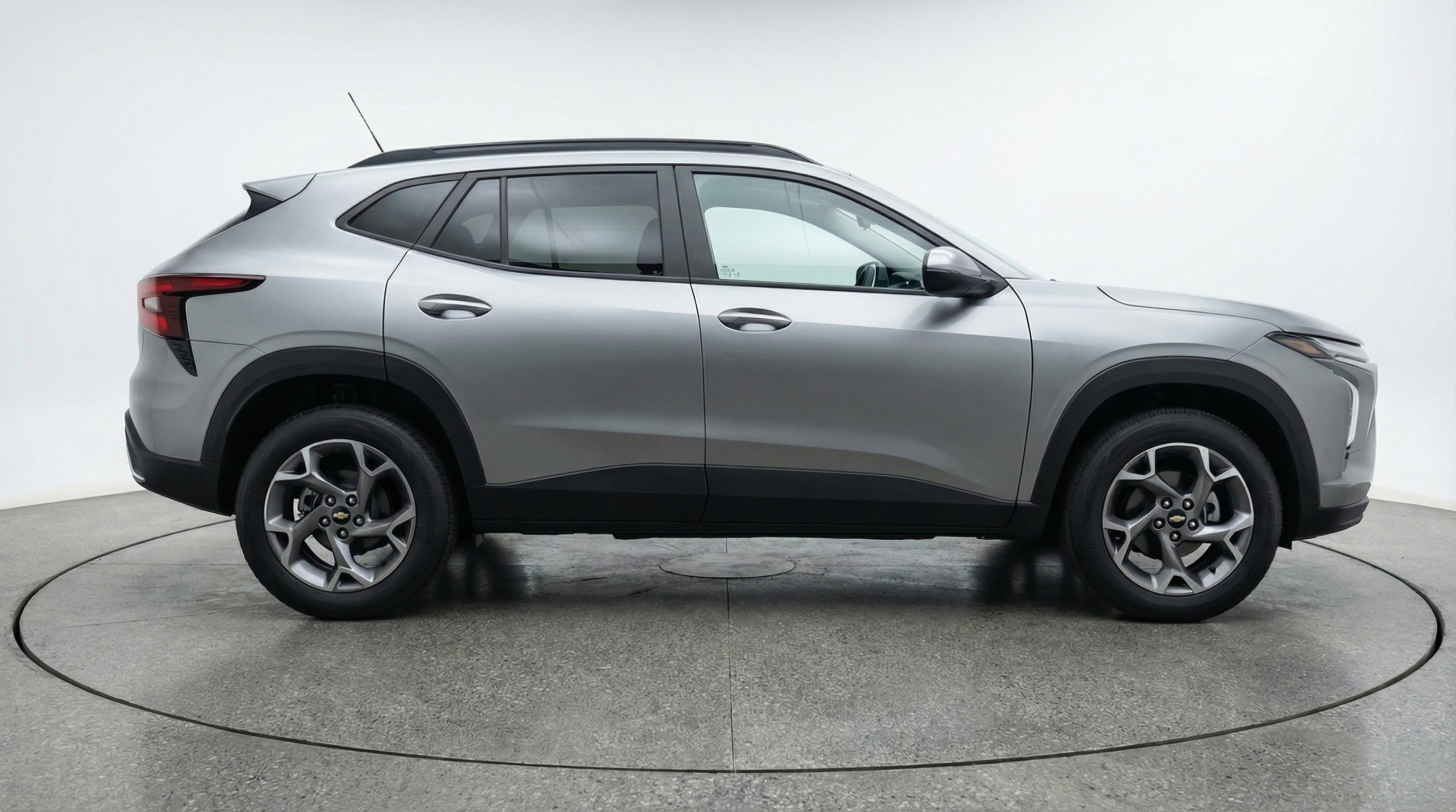 Used 2025 Chevrolet Trax LT w/ LT Convenience Package image 11