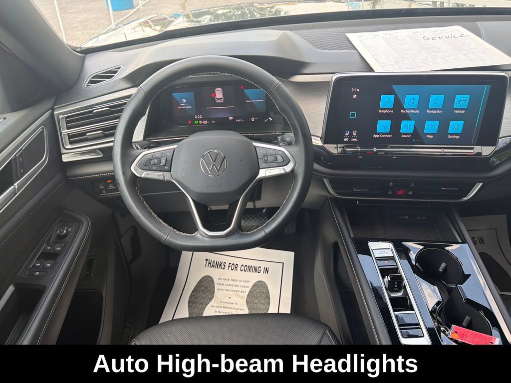 Used 2025 Volkswagen Atlas Cross Sport SE w/ Panoramic Sunroof Package FWD image 17
