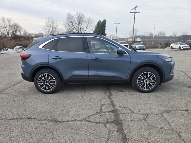 New 2026 Ford Escape SE image 2