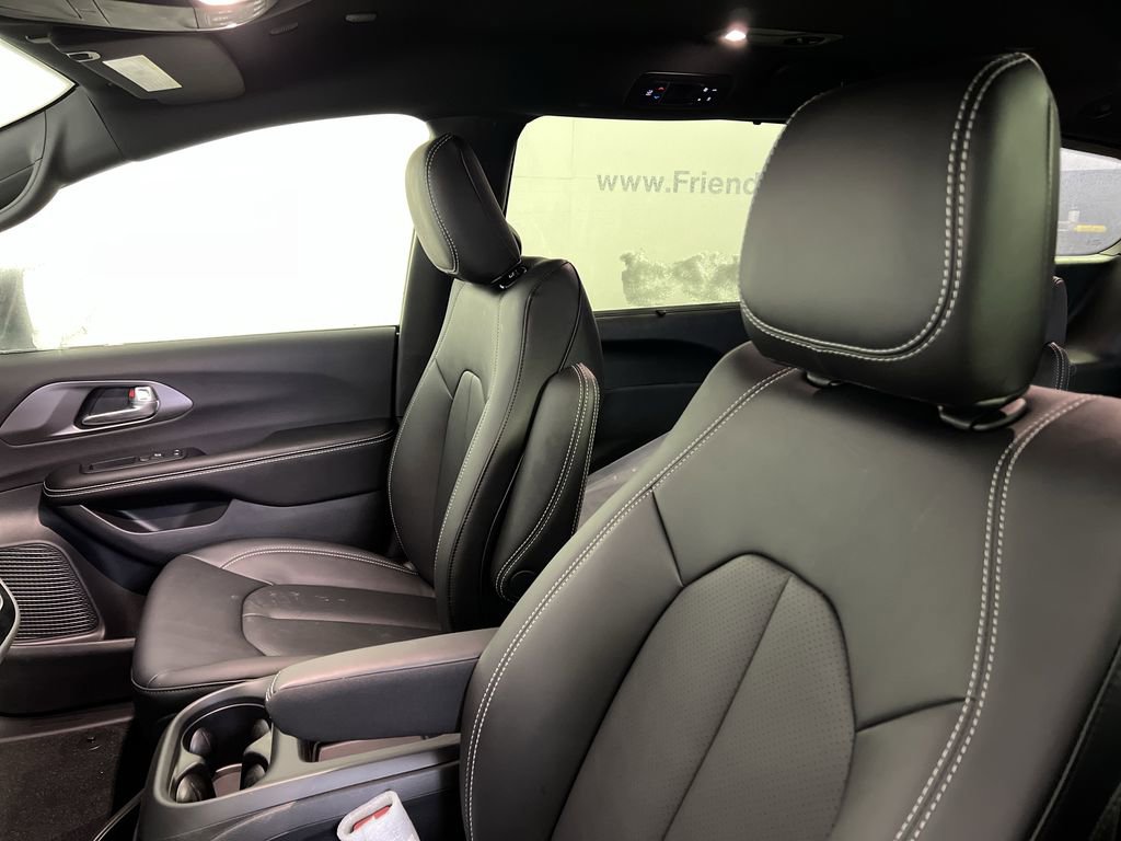 New 2026 Chrysler Pacifica Select image 11