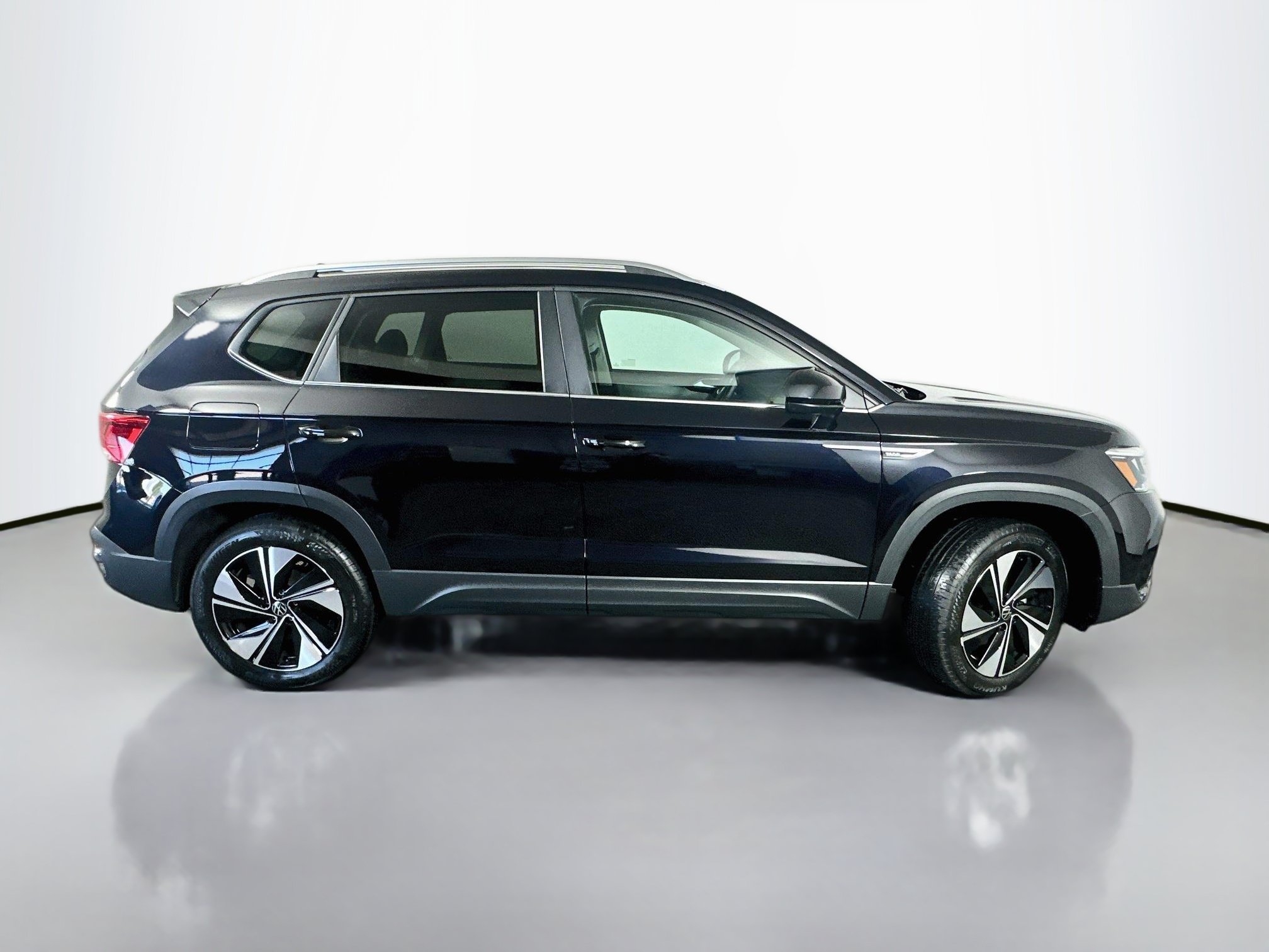 Certified 2024 Volkswagen Taos SE AWD/4WD image 8