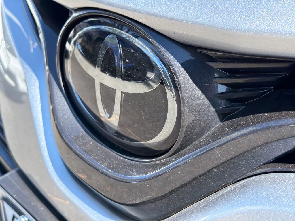 Used 2019 Toyota Camry LE image 10