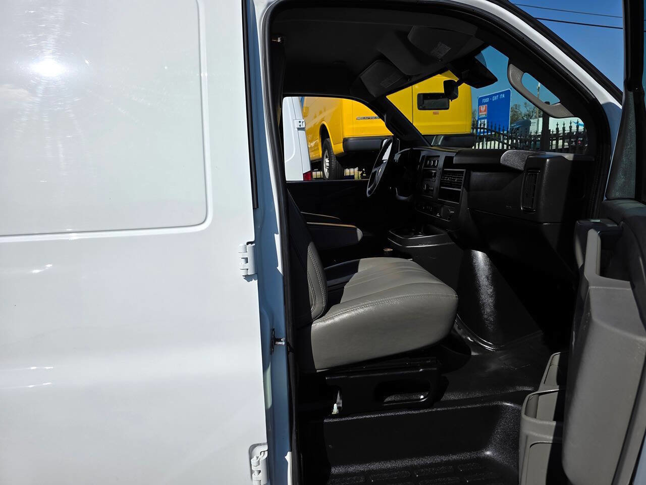 Used 2020 Chevrolet Express 3500 RWD image 16