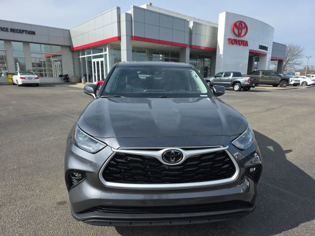 Certified 2024 Toyota Highlander LE image 2