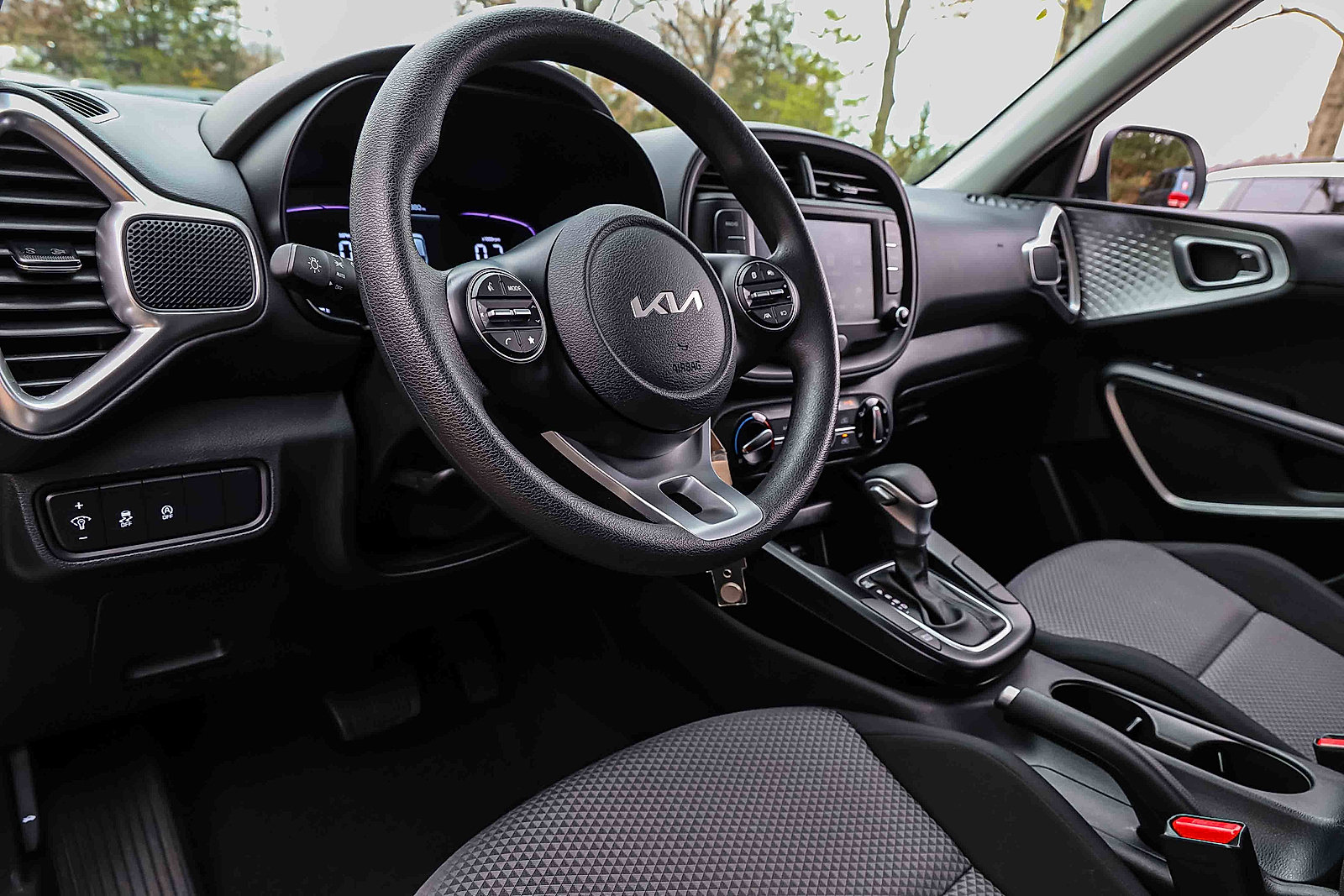 Certified 2025 Kia Soul LX w/ LX Technology Package image 7