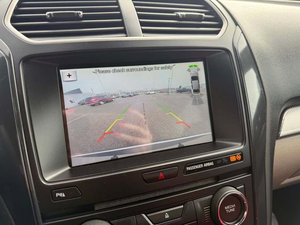 Used 2018 Ford Explorer XLT w/ Equipment Group 202A image 13