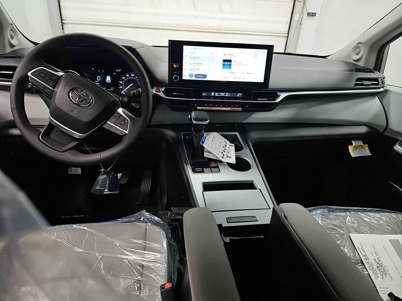 Used 2026 Toyota Sienna XLE AWD/4WD image 5