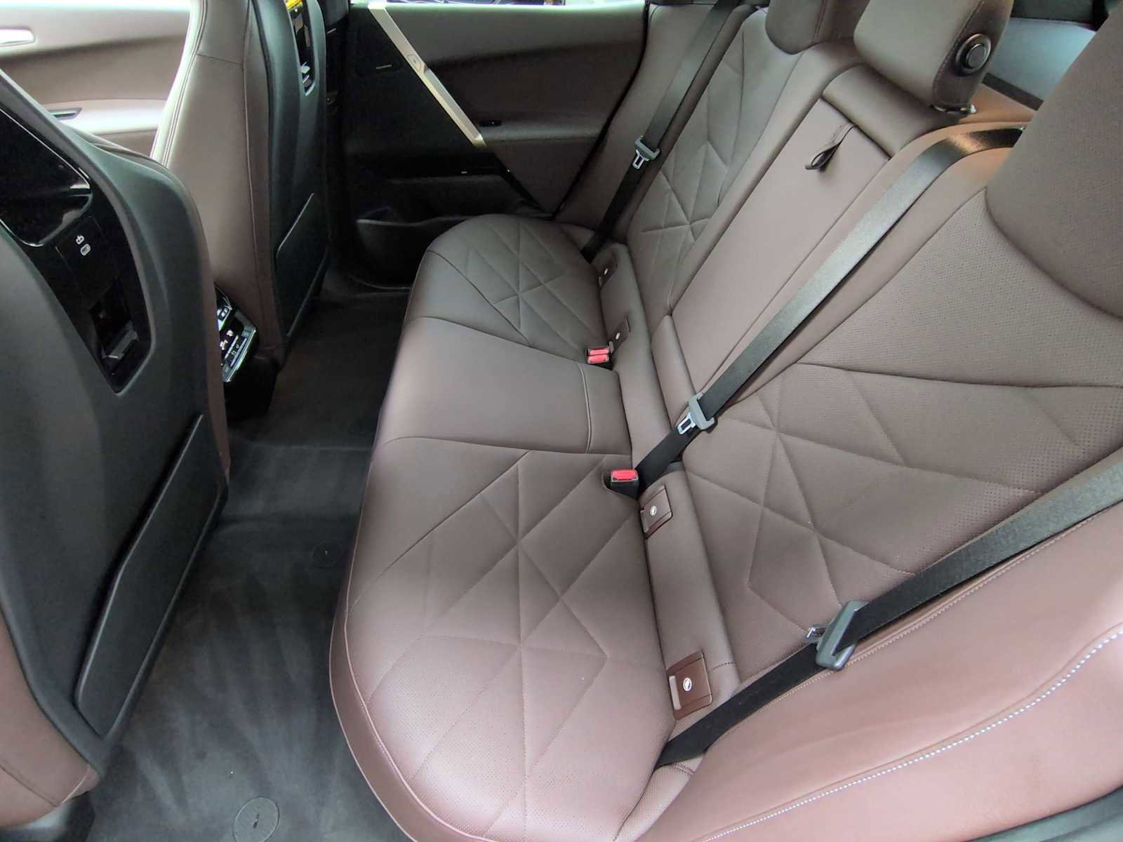 Certified 2025 BMW iX xDrive50 w/ Premium Package image 20