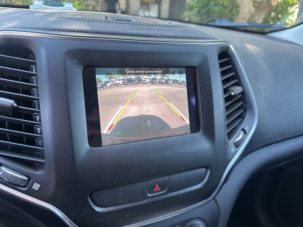 Used 2019 Jeep Cherokee Latitude Plus w/ Comfort/Convenience Group AWD/4WD image 14