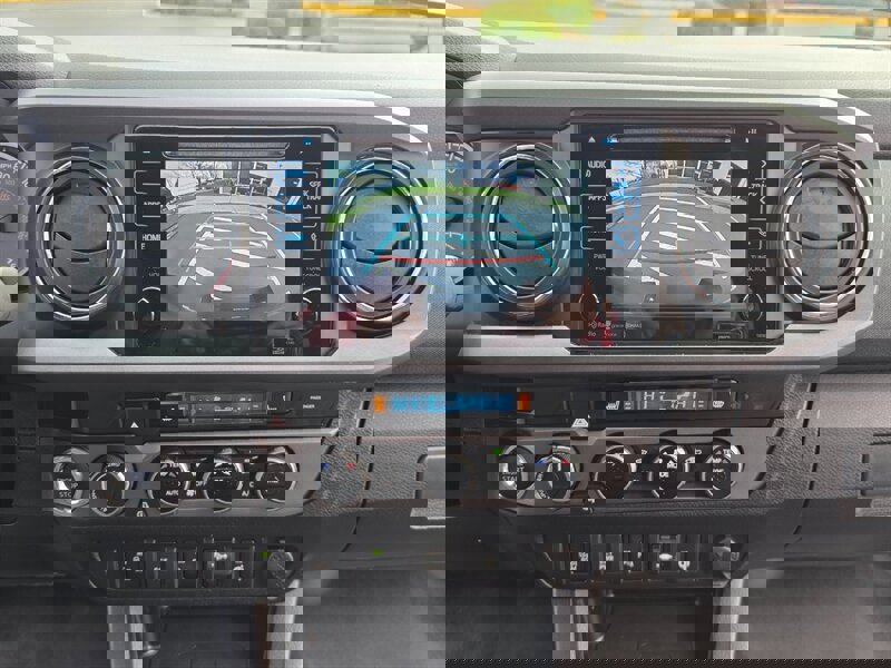 Used 2017 Toyota Tacoma TRD Off-Road w/ Premium & Technology Package image 40