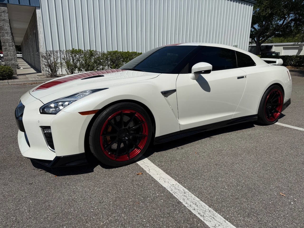 Used 2020 Nissan GT-R Premium image 2