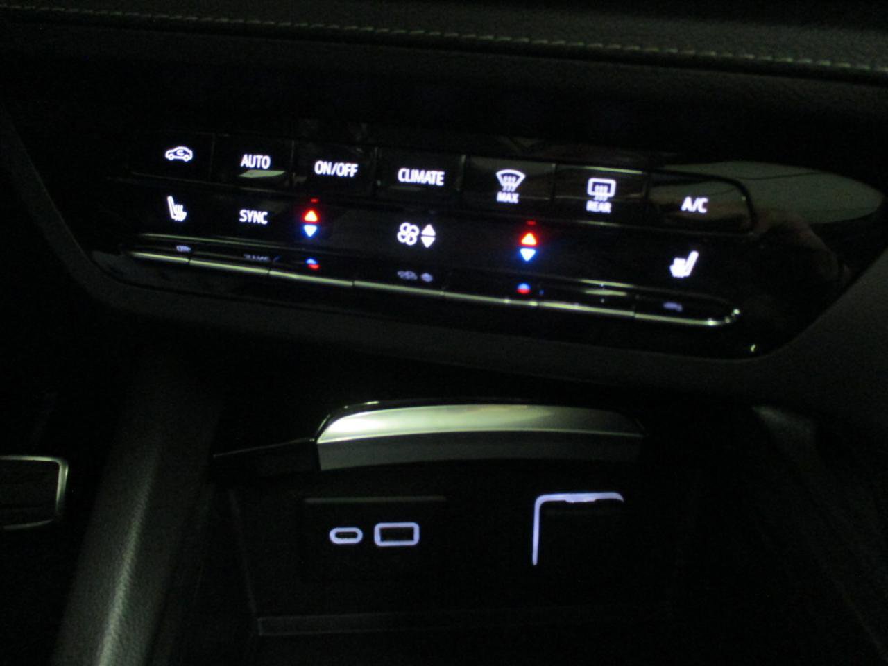 Used 2023 Buick Envision Essence w/ Sport Touring Package image 25