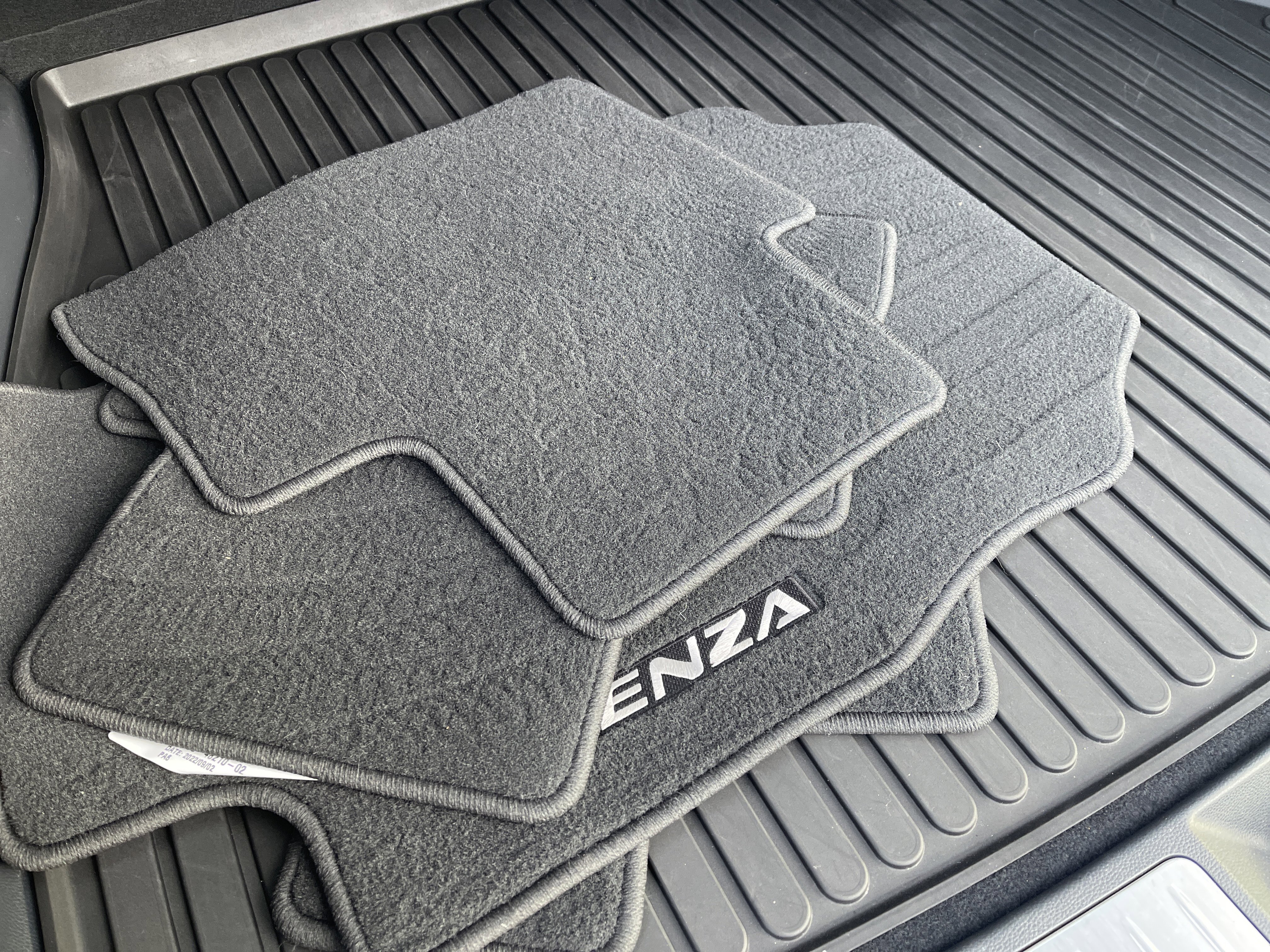 Used 2023 Toyota Venza XLE image 43