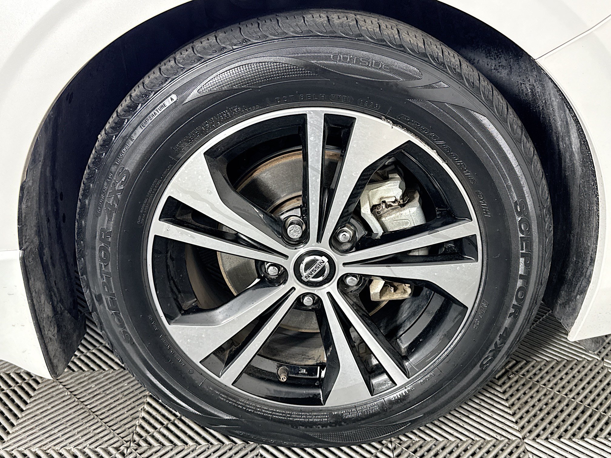 Used 2023 Nissan Sentra SV w/ All-Weather Package FWD image 31